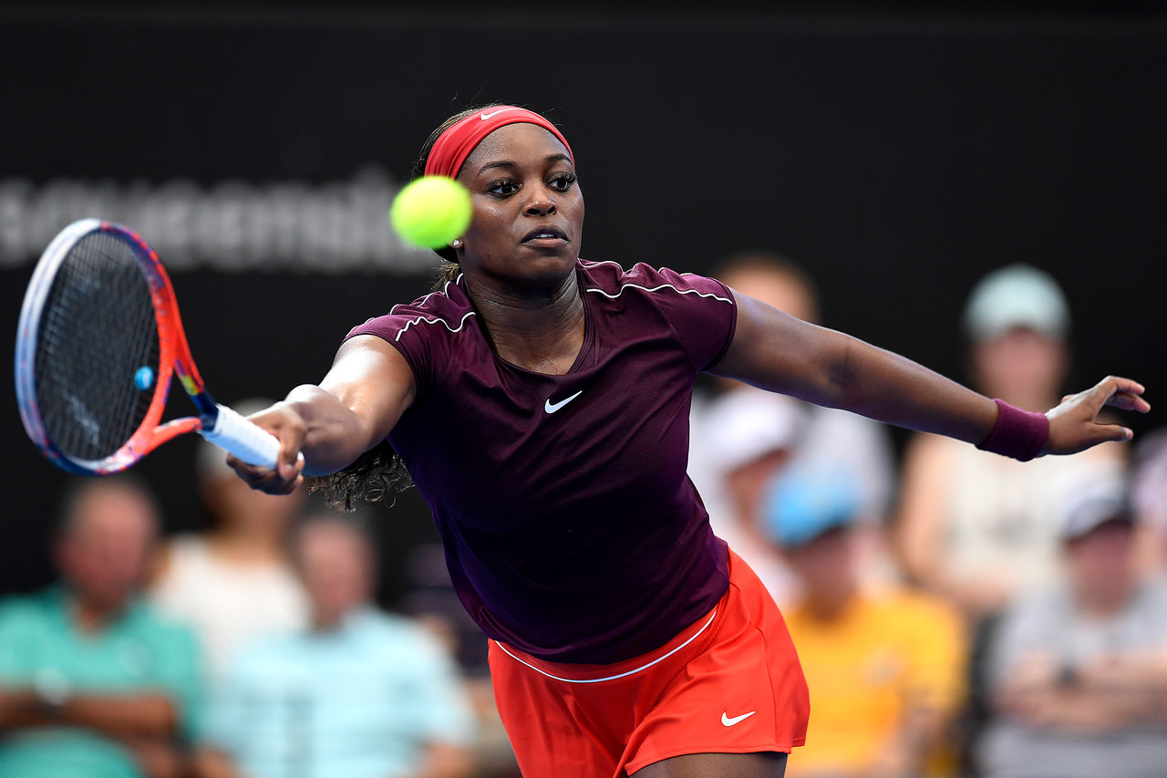 BRISBANE, AUSTRALIA - JANUARY 01: Sloane Stephens of USA plays a forehand in her match against Johanna Konta of Great Britain during day three of the 2019 Brisbane International at Pat Rafter Arena on January 01, 2019 in Brisbane, Australia. (Photo by Albert Perez/Getty Images)