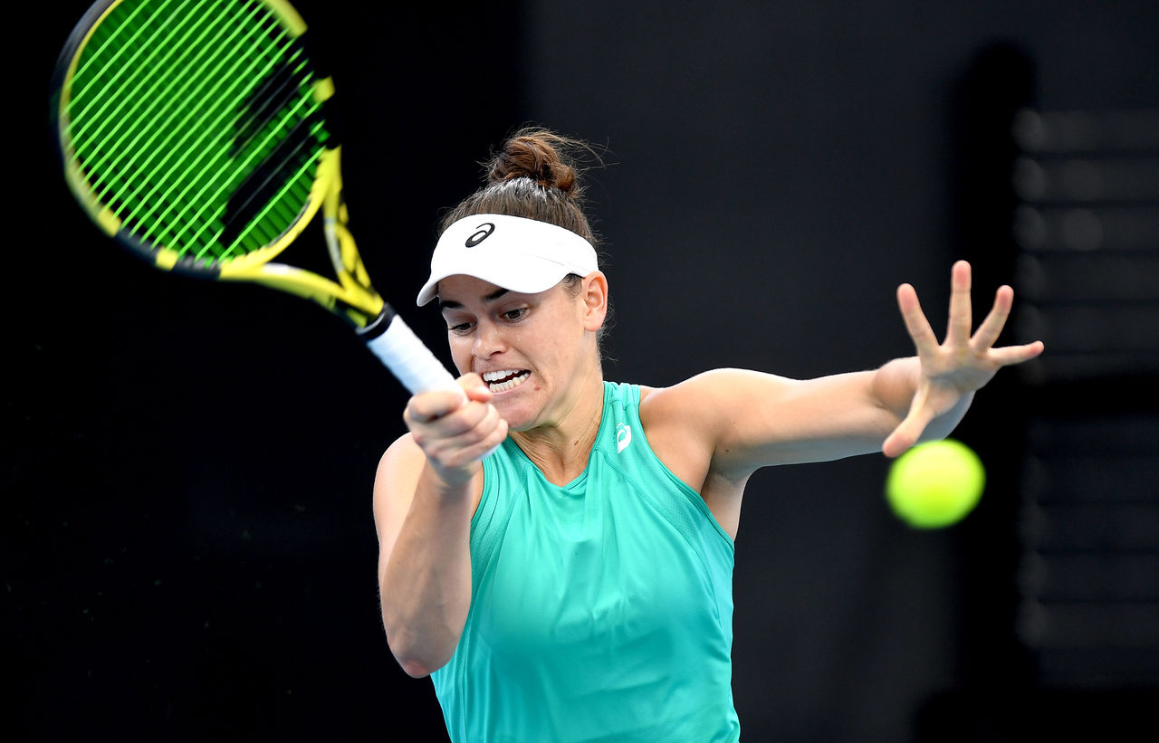 BRISBANE, AUSTRALIA - JANUARY 09: Jennifer Brady of the USA plays a forehand in her match against Ashleigh Barty of Australia during day four of the 2020 Brisbane International at Pat Rafter Arena on January 09, 2020 in Brisbane, Australia. (Photo by Bradley Kanaris/Getty Images)
