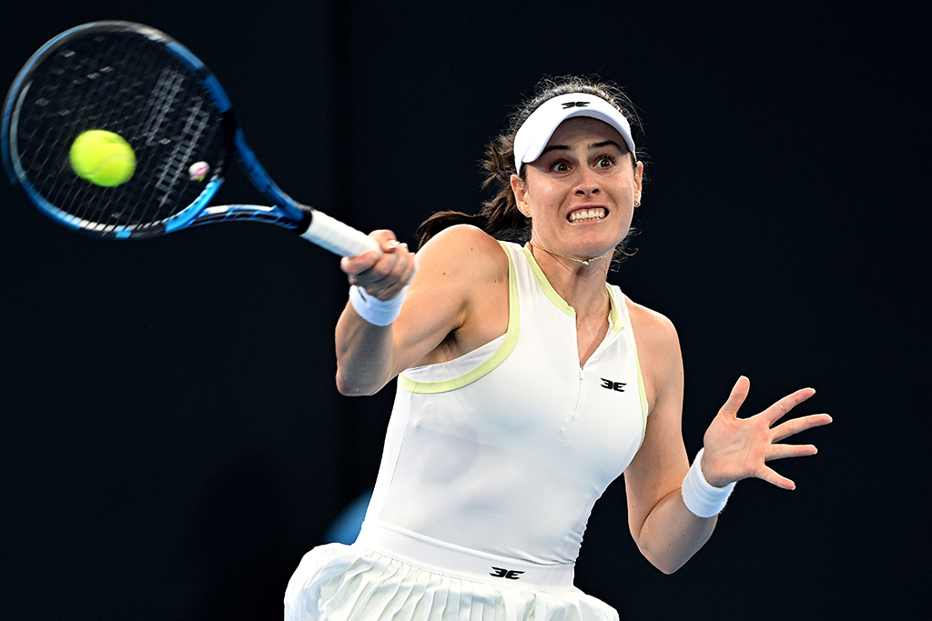 BRISBANE, AUSTRALIA - JANUARY 02: Kimberly Birrell of Australia plays a forehand in her match against Anastasia Potapova during day five of the 2025 Brisbane International at Pat Rafter Arena on January 02, 2025 in Brisbane, Australia. (Photo by Bradley Kanaris/Getty Images)