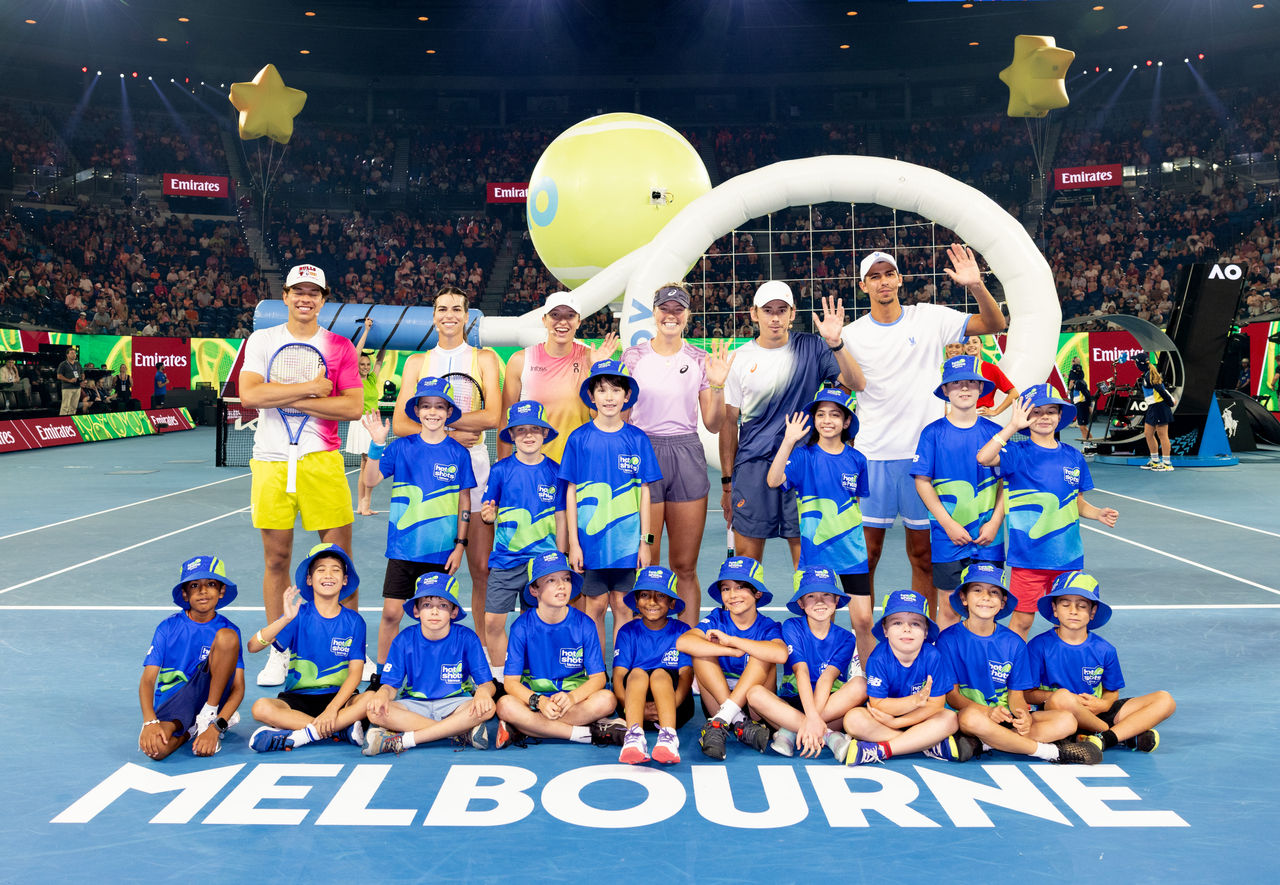 January 11: Ben Shelton (USA), Ajla Tomljanovic (AUS), Iga Swiatek (POL), Olivia Gadecki (AUS), Alex De Minaur (AUS) and Alexei Popyrin (AUS) with hot shots kids. THE ARENA SPECTACULAR Rod Laver Arena.  Kids Tennis Day presented by Emirates on Saturday, January 11, 2025. Photo by TENNIS AUSTRALIA/ FIONA HAMILTON